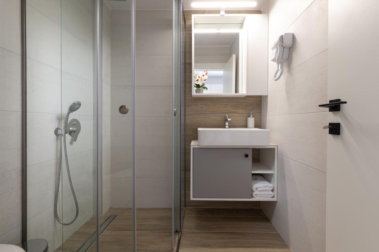 Sky Luxury Suites Sarti Esterno foto